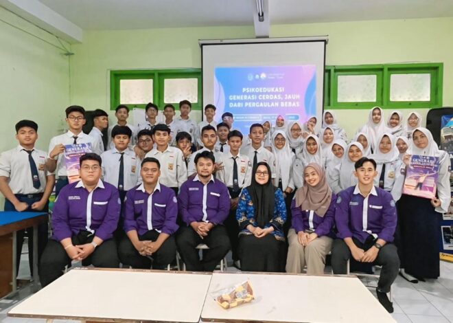 Remaja Diedukasi Bahaya Pergaulan Bebas, Mahasiswa UHT Gelar Psikoedukasi di SMPN 19 Surabaya