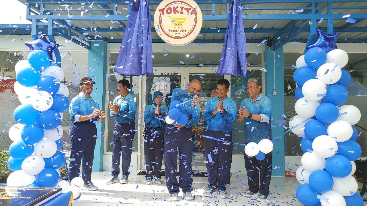 Rektor Universitas Hang Tuah Resmikan Toko Koperasi Karyawan “Tokita”