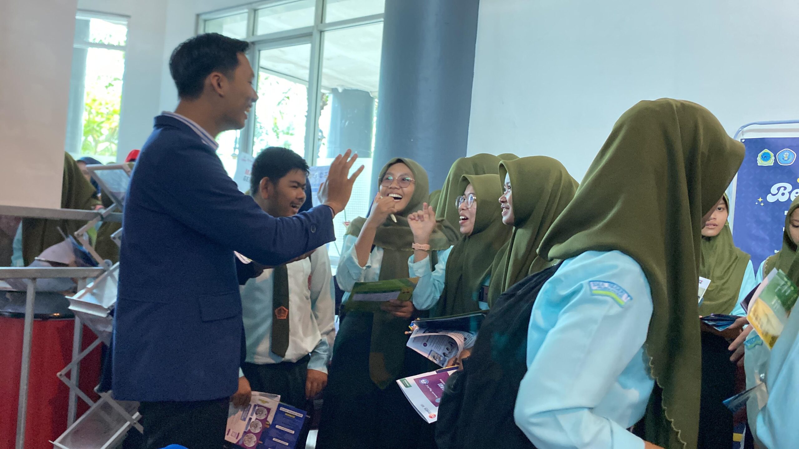 UHT Hadiri Pameran Pendidikan MGBK Kabupaten Kediri di Convention Hall SLG