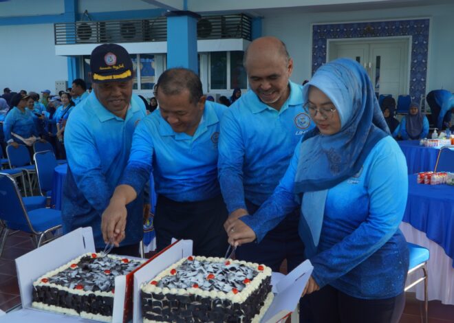 Universitas Hang Tuah Gelar Senam Bersama dan Rayakan Ulang Tahun Dosen-Karyawan