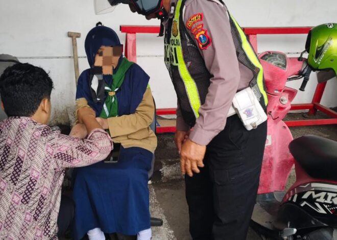 Respon Cepat Unit Lantas Polsek Taman Tangani Kecelakaan di Jalan Raya Kletek