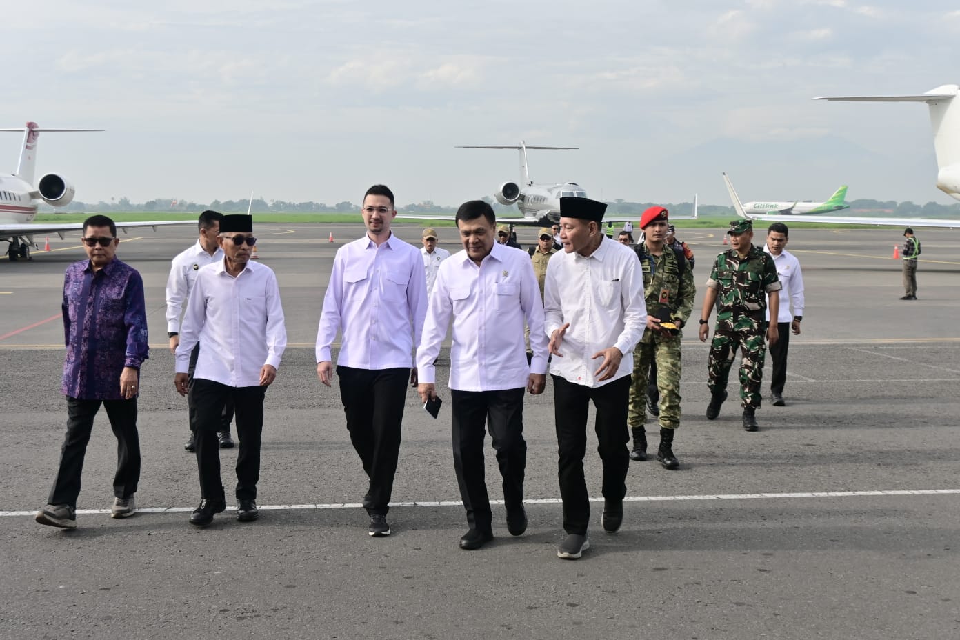 Wadan Kodaeral V Sambut Kedatangan Menko Polkam RI di Bandara Juanda