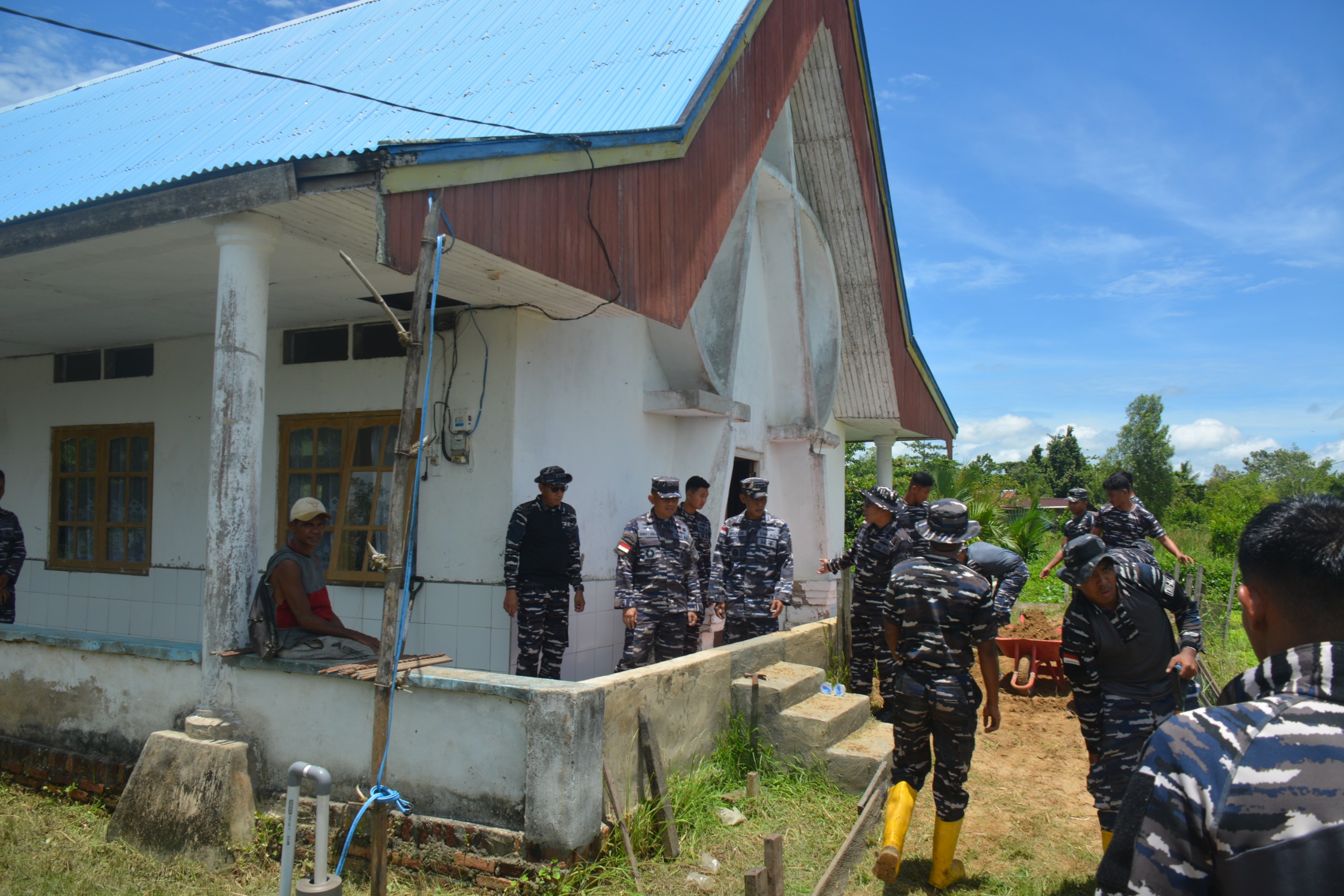 Kodaeral XI Laksanakan Bakti Sosial di Gereja Pentakosta Kosta Papua.