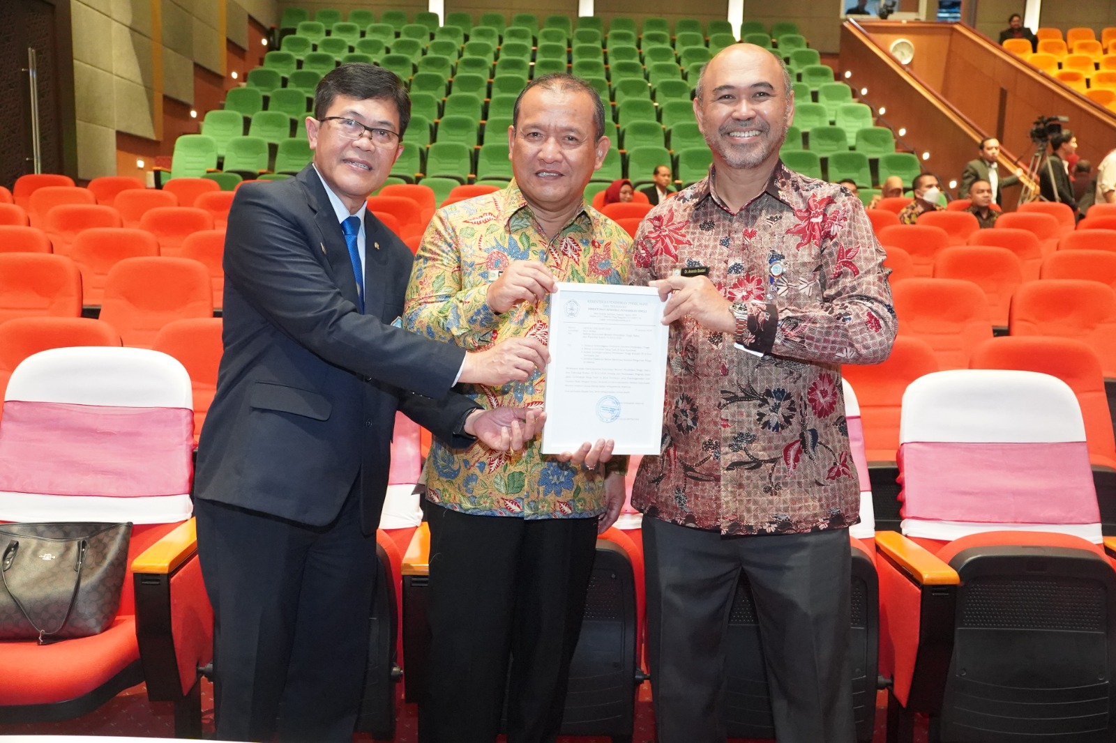 Fokus pada Terapi Hiperbarik dan Kemaritiman Universitas Hang Tuah Buka Lima PPDS