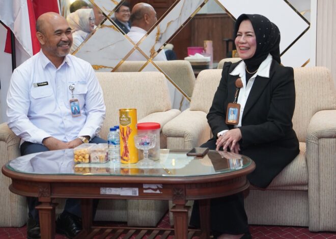 LLDIKTI Wilayah VII Serahkan Sertifikat kepada Universitas Hang Tuah