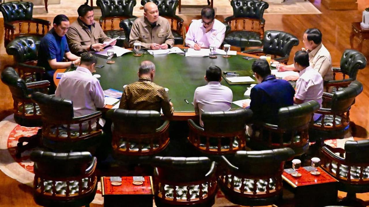 Seskab Teddy: Prabowo Ingin Sampah Lama Segera Dimanfaatkan Jadi Energi Listrik