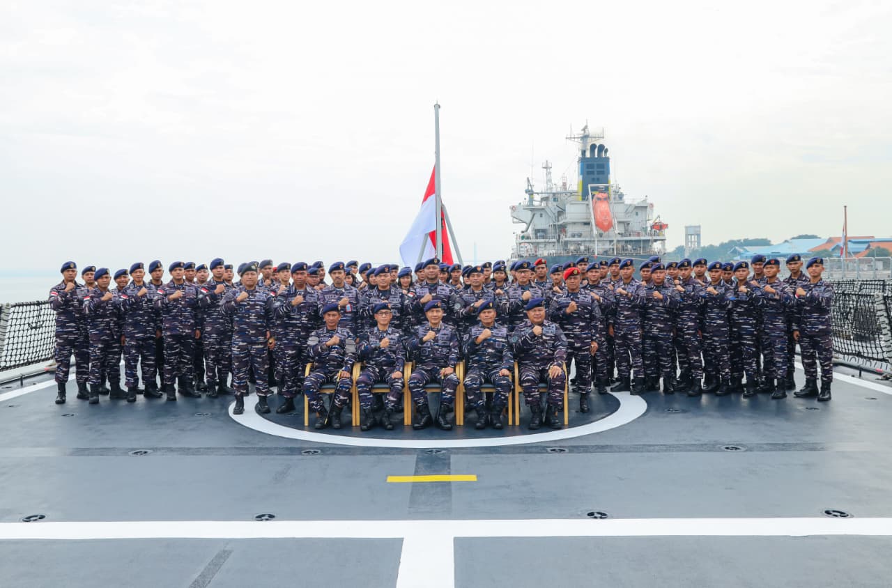 Perkuat Diplomasi Pertahanan, Pangkoarmada II Lepas KRI R.E. Martadinata-331 IkutiLatma Kakadu-26 di Sidney