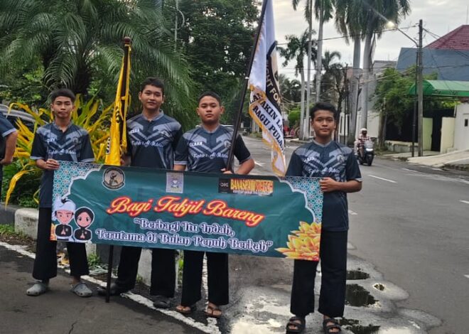 Surabaya — Semangat berbagi di bulan suci Ramadhan kembali ditunjukkan oleh Club Fighter Al Ikhlas PSHT Ranting Tegalsari Cabang Surabaya Pusat Madiun yang berkolaborasi dengan Media Banaspatiwatch melalui kegiatan sosial pembagian takjil kepada masyarakat.