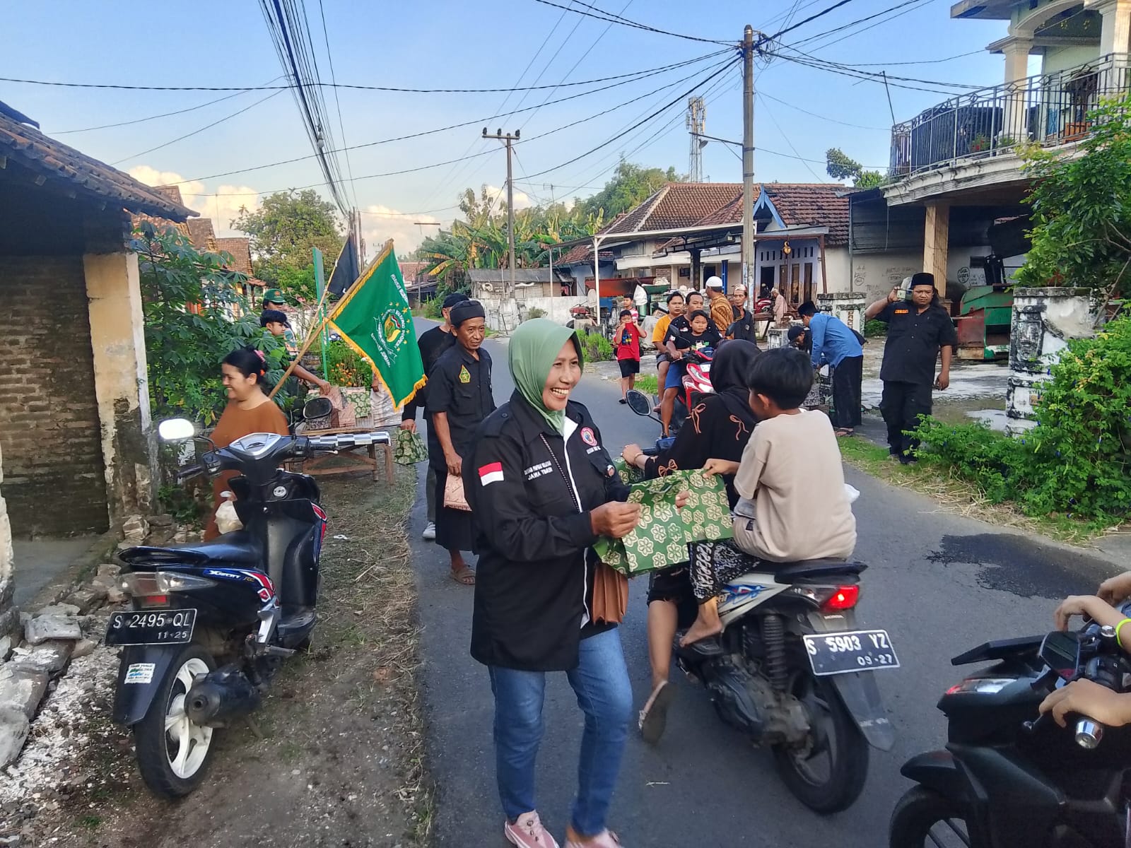 Berbagi Keberkahan, organisasi perjuangan Walisongo indonesia laskarsabilila(PWI ls) DPD Jombang bagi Takjil Gratis.