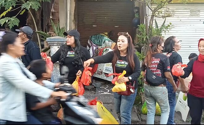 ” RAMADHAN BERKAH ” GMTC ( Gak Mau Tau Community ) Surabaya Berbagi Tak’jil Di Bulan Suci Ramadhan 1447 H/2026