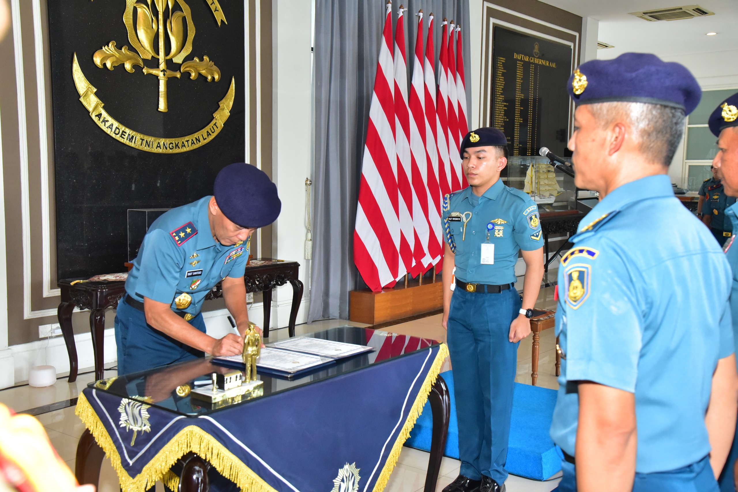 Regenerasi Kepemimpinan, Gubernur AAL Pimpin Acara Serah Terima Jabatan Dirpers AAL