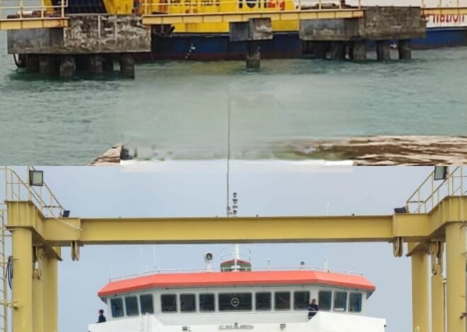 Tiket Habis, Warga Bawean Terpaksa Menginap di Pelabuhan