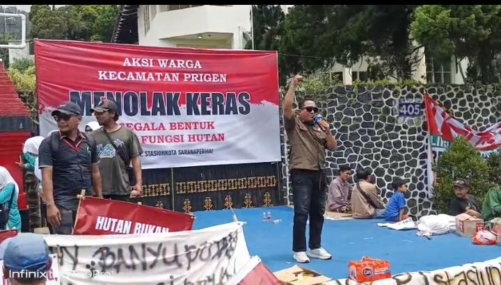 LSM TRINUSA DPC PASURUAN RAYA MENDESAK BUPATI PASURUAN UNTUK MEMPERJUANGKAN ASPIRASI MASYARAKAT TRETES TOLAK ALIH FUNGSI HUTAN