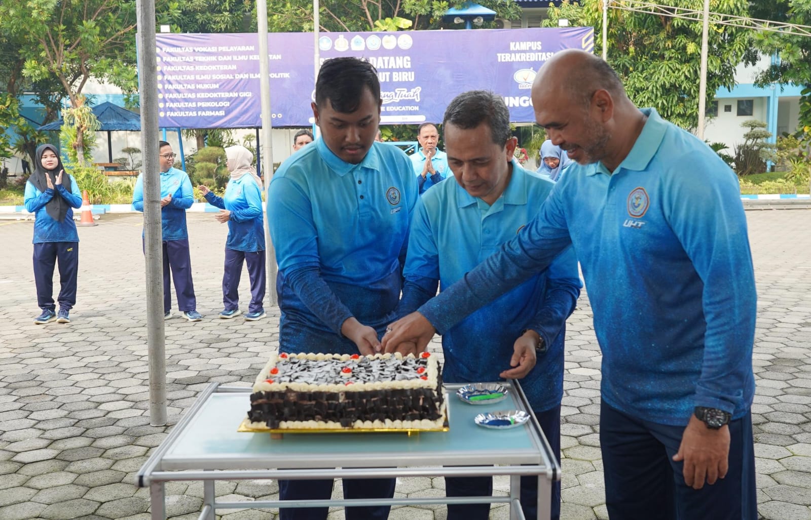 UHT Perkuat Kebersamaan dan Transformasi Digital Melalui Perayaan Ulang Tahun Pegawai dan Sosialisasi Absensi Digital