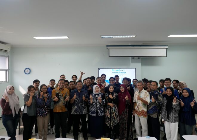Bekali Calon Lulusan Hadapi Dunia Kerja, FTIK UHT Gelar Workshop “Career Preparation”