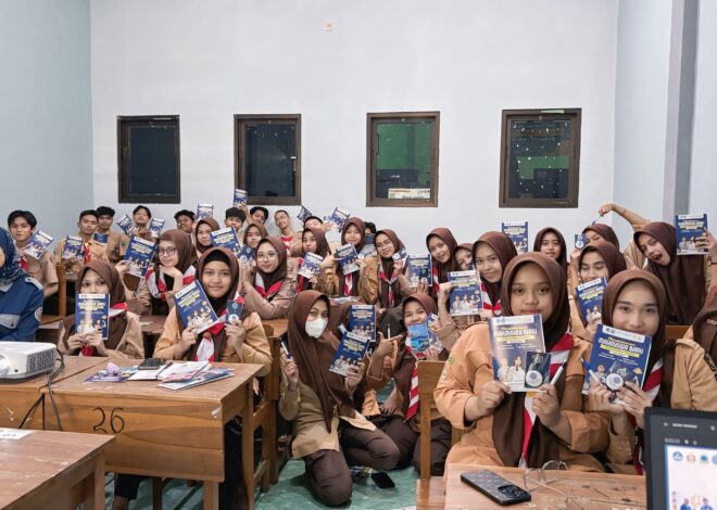 UHT Jemput Bola ke Sekolah, Siswa SMK NU Plus Sidoarjo Antusias Kenal Dunia Kampus