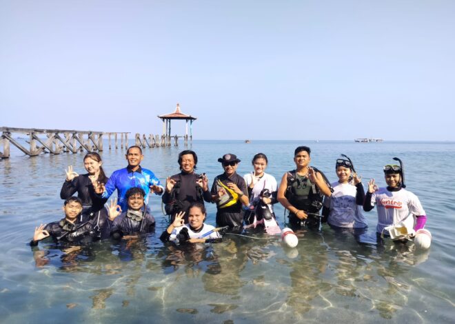 Peduli Laut Indonesia, Mahasiswa UHT Tanam Terumbu Karang dan Edukasi Pesisir Situbondo