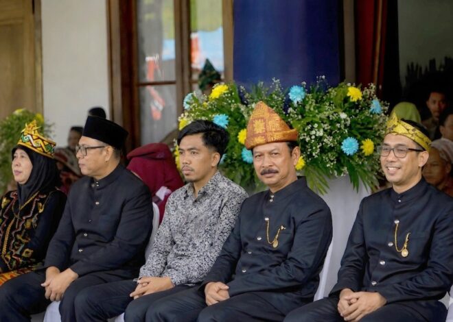 UHT Dukung Transformasi Pendidikan, Wakil Rektor II Hadiri Peringatan Hardiknas 2026 di Di Gedung Negara Grahadi Surabaya