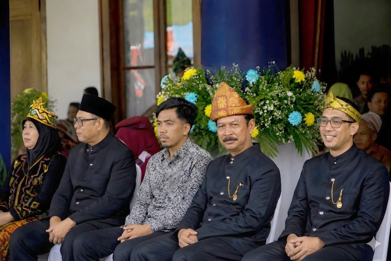 UHT Dukung Transformasi Pendidikan, Wakil Rektor II Hadiri Peringatan Hardiknas 2026 di Di Gedung Negara Grahadi Surabaya