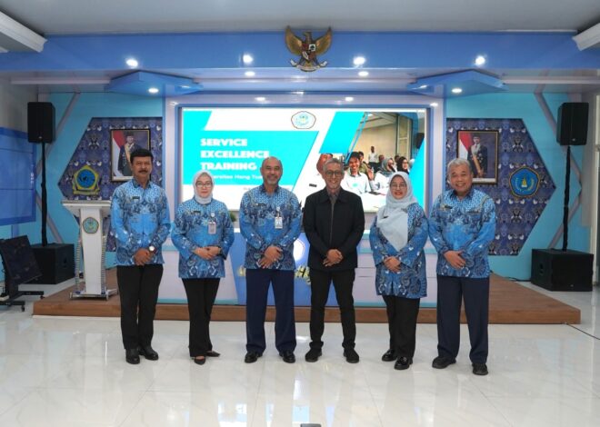 Tingkatkan Layanan Kampus, UHT Bekali 55 Pegawai dengan Service Excellent