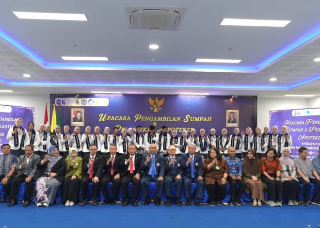 Farmasi UHT Kukuhkan 29 Apoteker Baru, Siap Berkarya untuk Indonesia