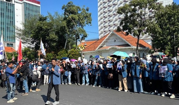 Mahasiswa Demo Serentak di Surabaya, Malang hingga Bandung, Soroti MBG dan Kondisi Fiskal Negara