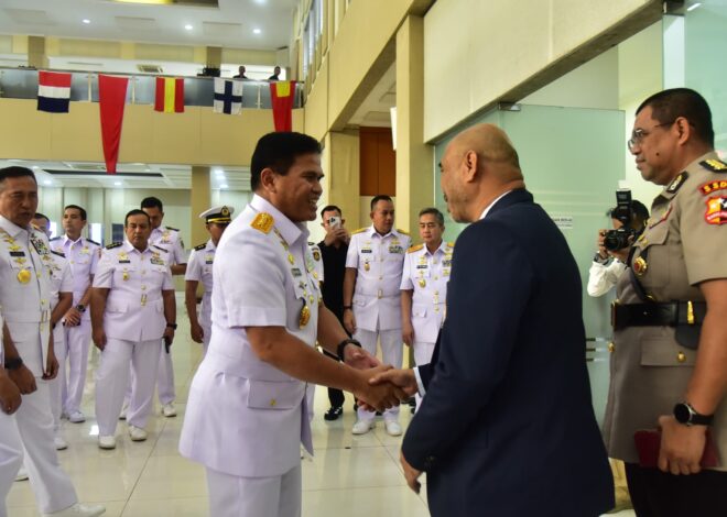Hadiri Wisuda Seskoal, Rektor UHT Apresiasi Peran TNI AL Cetak Pemimpin Maritim Masa Depan