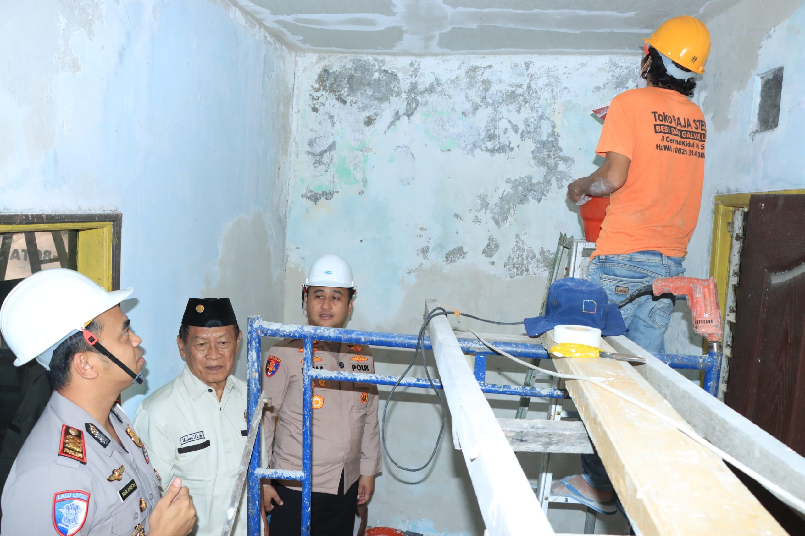 Polres Gresik Bedah Rumah Purnawirawan Polri di Driyorejo, Kado Hari Bhayangkara ke – 80
