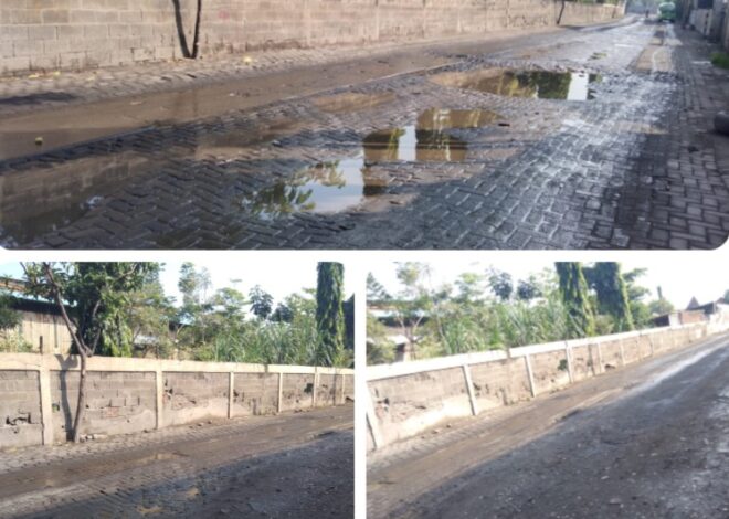 Jalan Kalianak 55 jalur Utama Masuk Rusak Parah Para Pengguna Jalan Sepeda Motor Mengeluh.