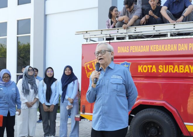 Fakultas Farmasi UHT Tingkatkan Kesiapsiagaan Kebakaran Melalui Pelatihan APAR dan Simulasi Hydrant