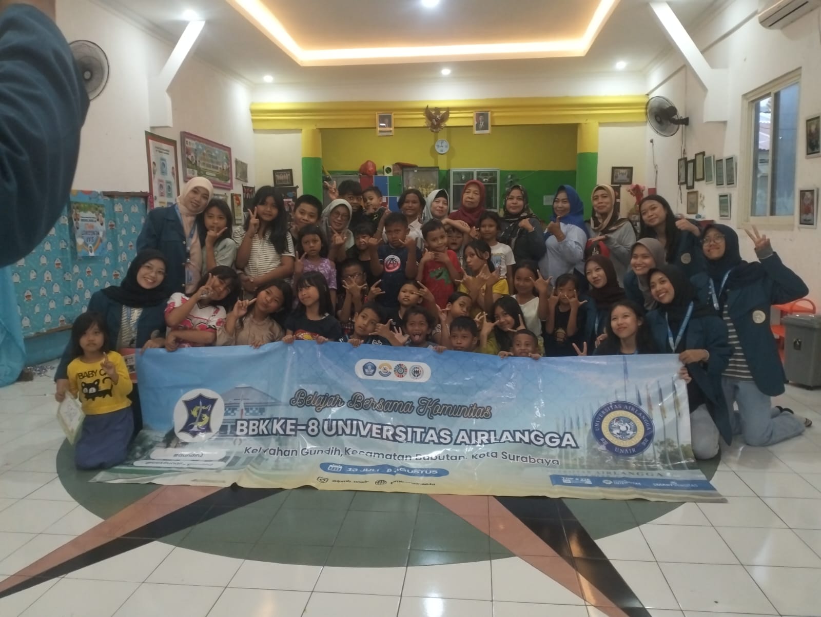 Mahasiswa BBK ke-80 Universitas Airlangga Gelar Kegiatan “Belajar dan Bersama” di RW 04 Sumber Mulyo